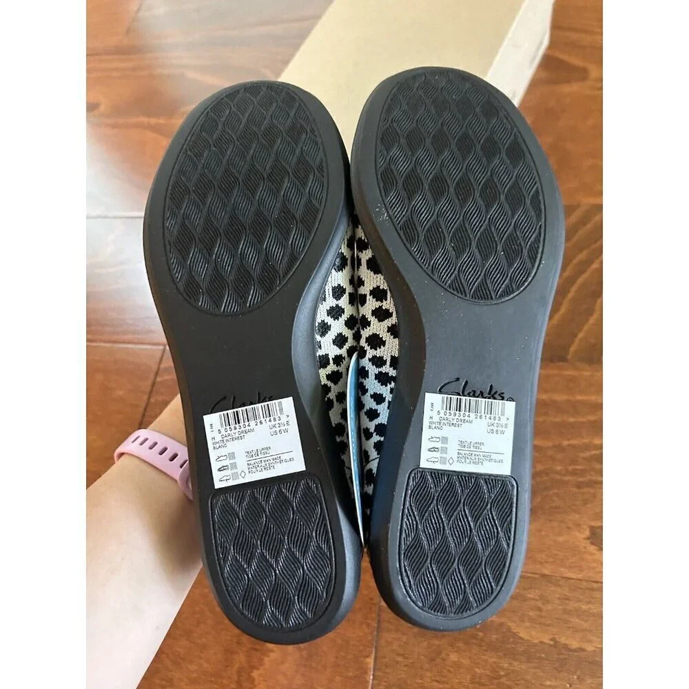 Clarks NWT‎ Carly Dream Loafer White Interest Polka Dot Knit 6 W Soft NEW